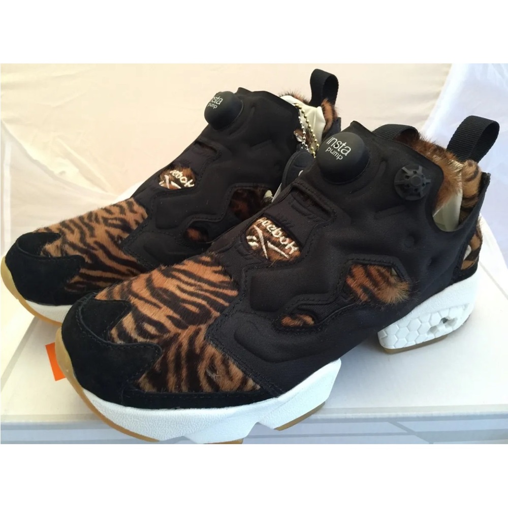 Brand New Reebok Disney Jungle Book Instapump Fury Women Size 7 Black/Gold/Chalk